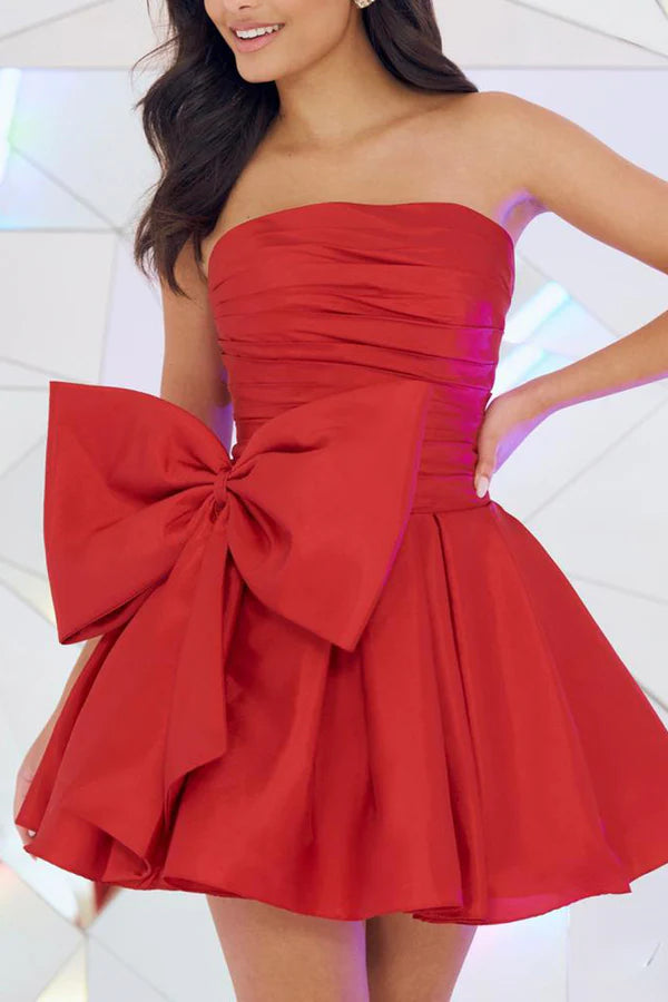 Abito da ballo corto rosso con reggiseno a trapezio e fiocco grazioso
